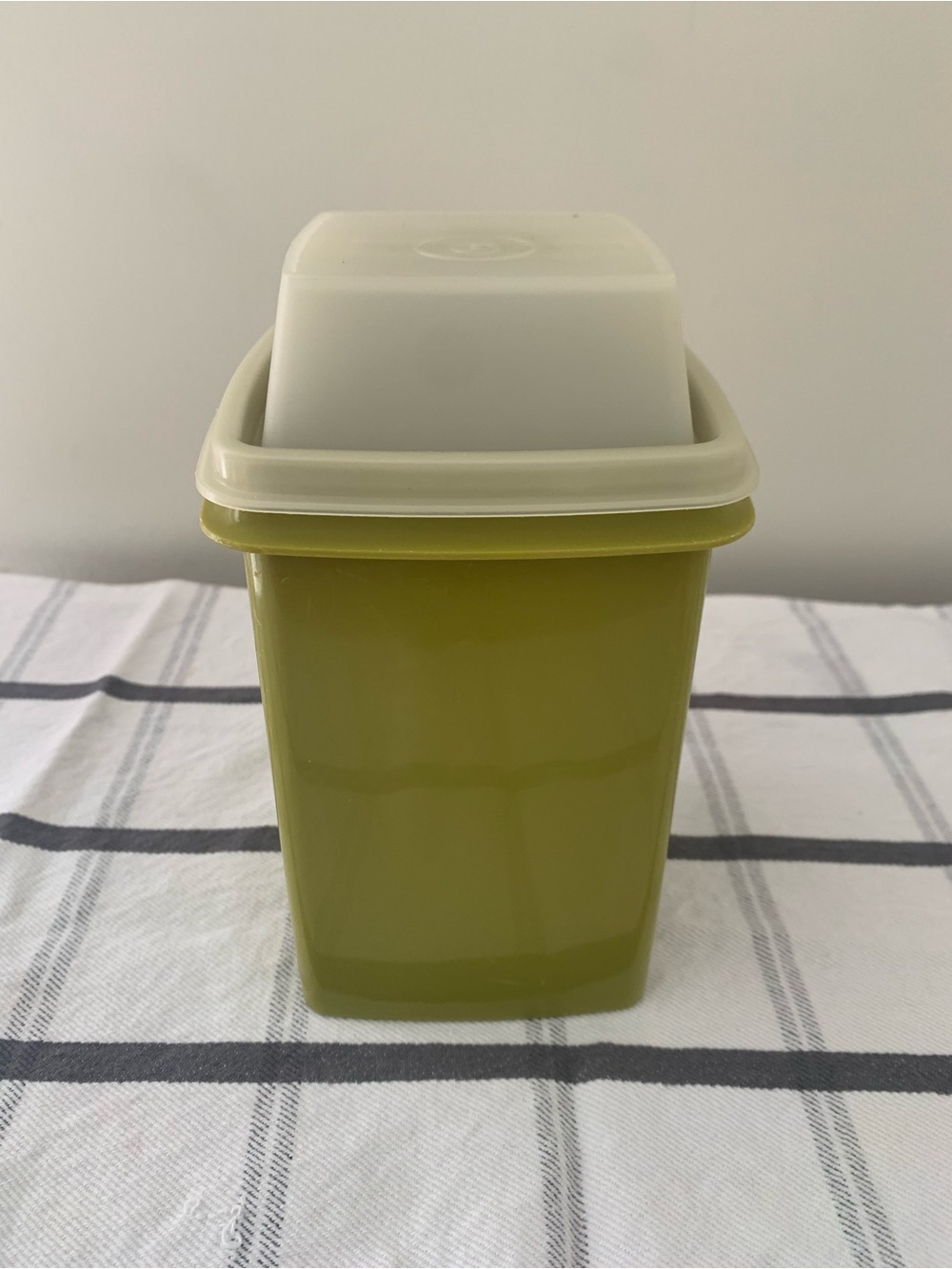 Avocado Green Pickle Keeper Storage Container 1330-5